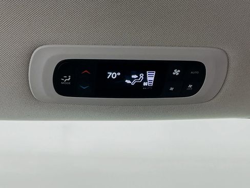 Used 2023 Chrysler Pacifica Touring-L FWD image 22