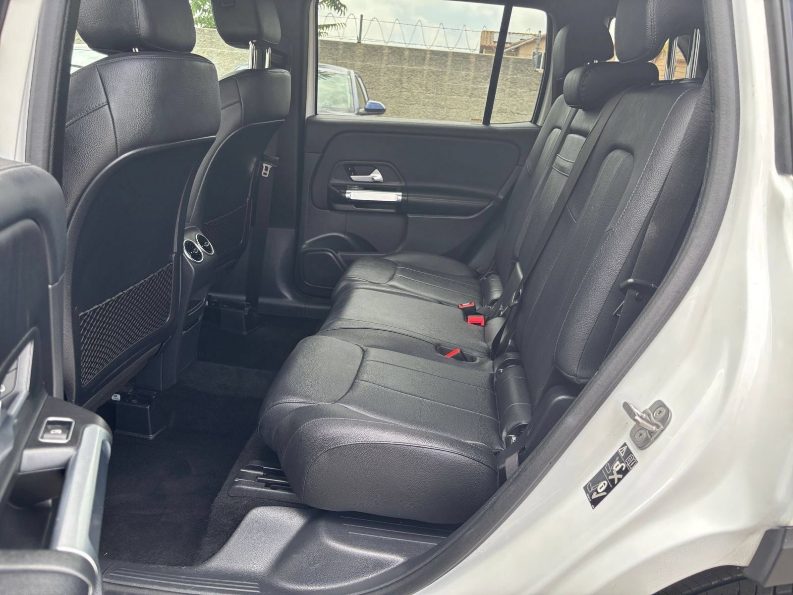 Used 2025 Mercedes-Benz GLB 250 4MATIC image 26