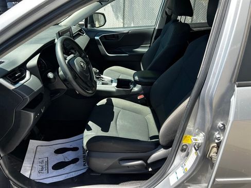 Used 2022 Toyota RAV4 LE AWD/4WD image 14