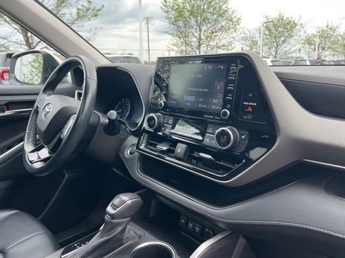 Used 2021 Toyota Highlander XLE image 37