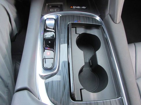 Used 2023 Buick Enclave Essence image 26