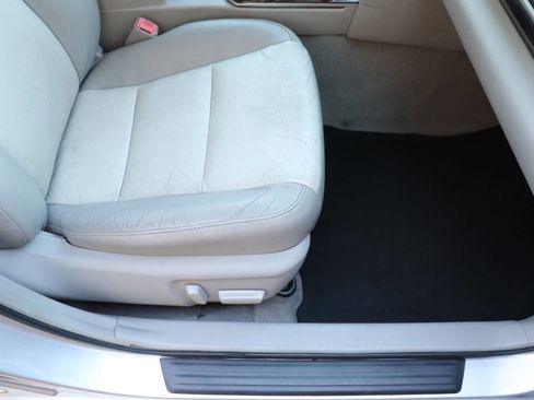 Used 2012 Toyota Camry XLE FWD image 36