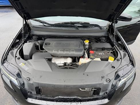 Used 2019 Jeep Cherokee Latitude Plus AWD/4WD image 27