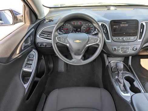 Used 2025 Chevrolet Malibu LT FWD image 13