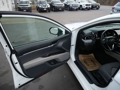 Used 2022 Toyota Camry LE image 13