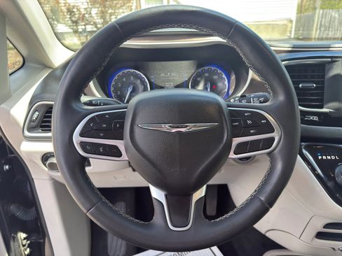 Used 2022 Chrysler Voyager LX FWD image 26