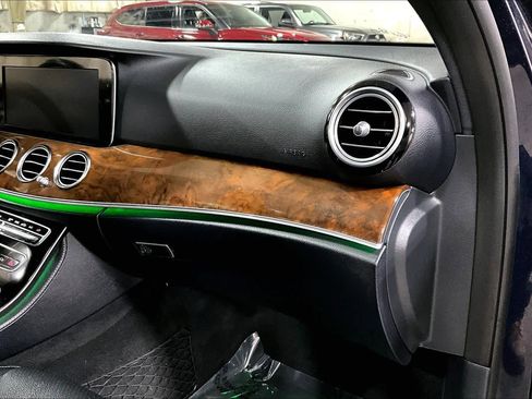 Used 2017 Mercedes-Benz E 300 4MATIC image 19