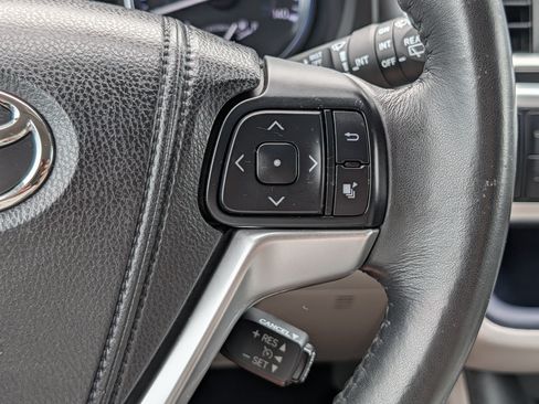Used 2015 Toyota Highlander XLE AWD/4WD image 30