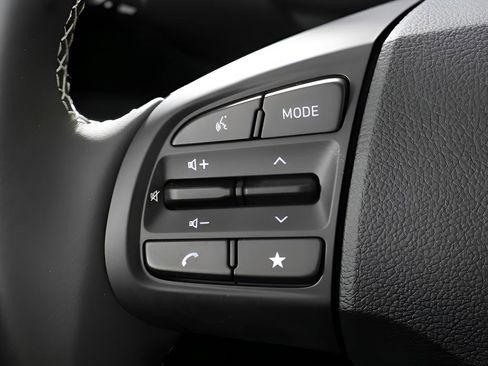 New 2025 Hyundai Venue Limited FWD image 25