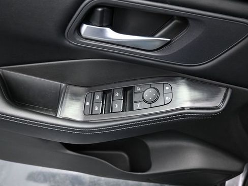 Used 2025 Nissan Rogue SV image 13