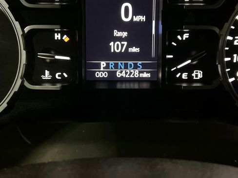 Used 2018 Toyota Tundra SR5 w/ SR5 Upgrade Package AWD/4WD image 8