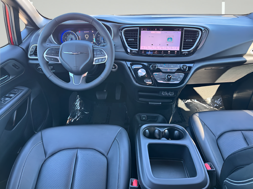 Used 2025 Chrysler Pacifica Select FWD image 10