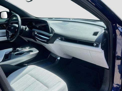 Used 2025 Cadillac Lyriq Sport AWD/4WD image 31