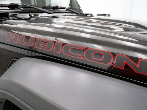 Used 2020 Jeep Gladiator Rubicon w/ Dual Top Group AWD/4WD image 10