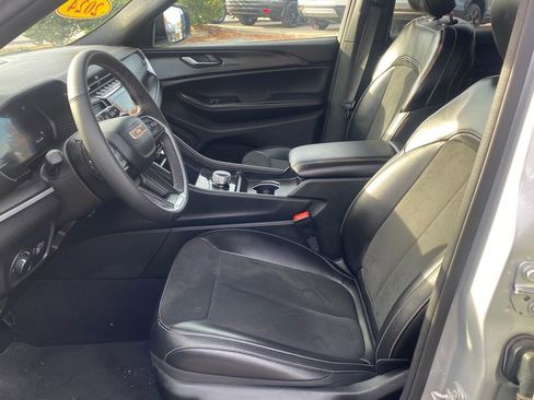 Used 2024 Jeep Grand Cherokee L Laredo image 24