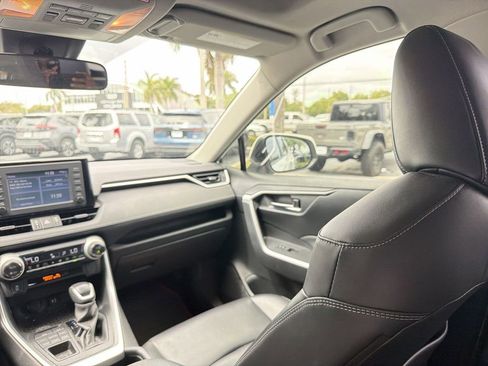Used 2019 Toyota RAV4 XLE Premium image 11
