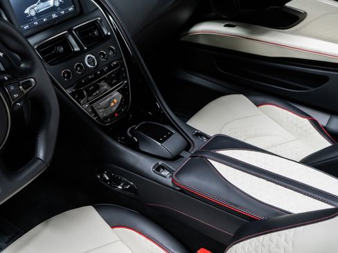 Used 2023 Aston Martin DBS Volante image 22
