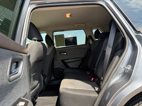 Used 2022 Nissan Rogue SV FWD image 11