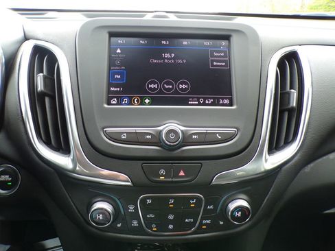 Used 2024 Chevrolet Equinox LT FWD image 24