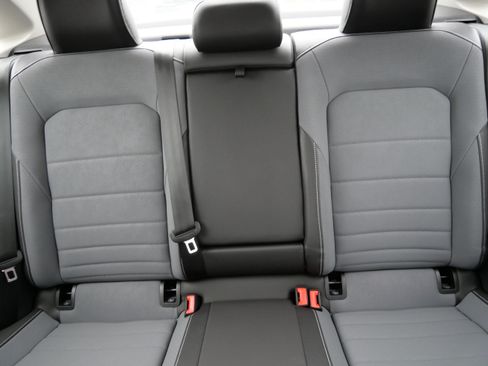 Used 2025 Volkswagen Jetta SE w/ Sunroof Package FWD image 13