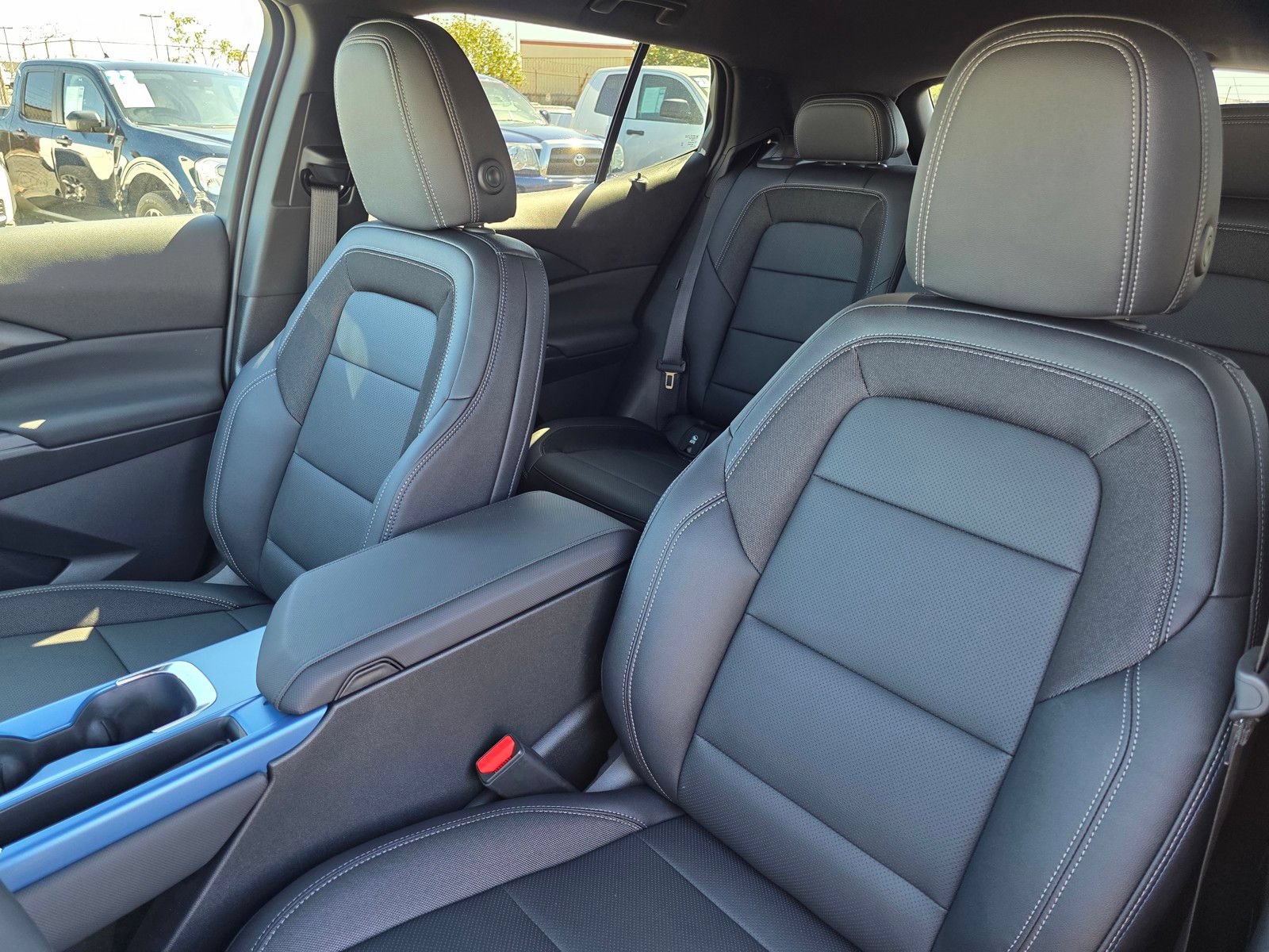 New 2026 Chevrolet Equinox EV LT w/ LPO, Blackout Package FWD image 22