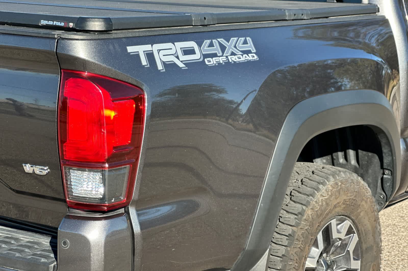 Used 2018 Toyota Tacoma TRD Off-Road w/ Technology Package AWD/4WD image 27