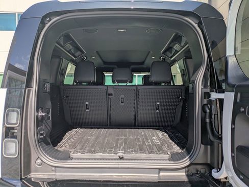 New 2026 Land Rover Defender 110 X-Dynamic SE AWD/4WD image 14