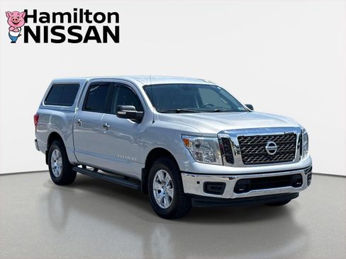 Used 2018 Nissan Titan SV w/ SV Convenience Package AWD/4WD image 1