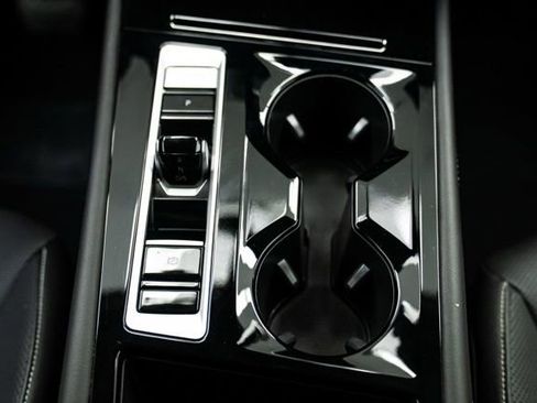 Used 2025 Volkswagen Atlas SE image 18