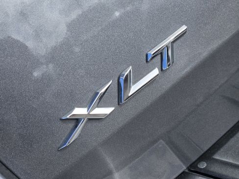 Used 2022 Ford Explorer XLT w/ Equipment Group 202A image 8