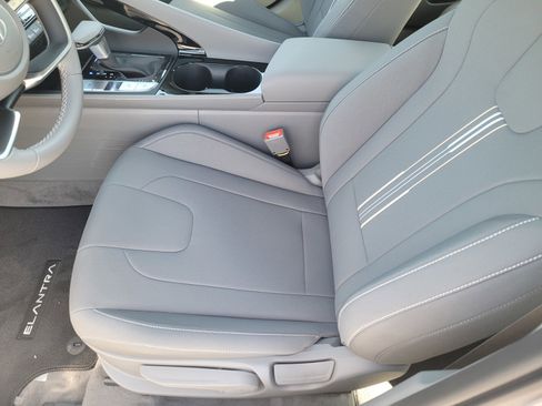 New 2025 Hyundai Elantra SEL image 15