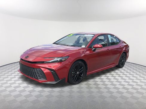 Certified 2025 Toyota Camry SE FWD image 3