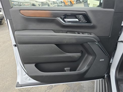 New 2026 GMC Yukon XL Denali w/ Sun & Power Step Package image 11