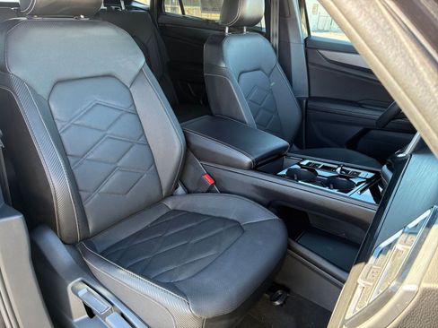 Used 2025 Volkswagen Atlas Cross Sport SE image 34