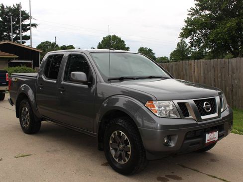 Used 2019 Nissan Frontier PRO-4X AWD/4WD image 2