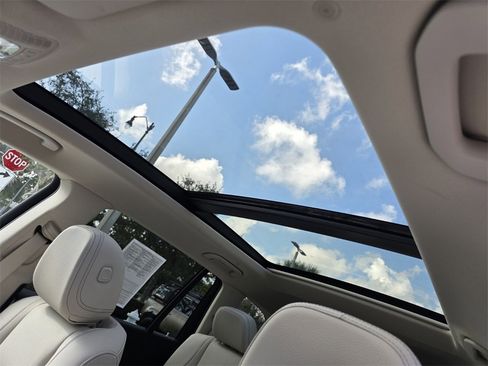 Used 2025 Mercedes-Benz GLS 450 4MATIC image 12