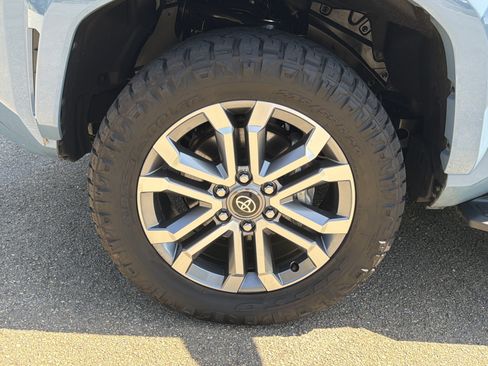 Used 2025 Toyota 4Runner Limited AWD/4WD image 11
