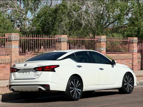 Used 2019 Nissan Altima 2.5 Platinum image 10