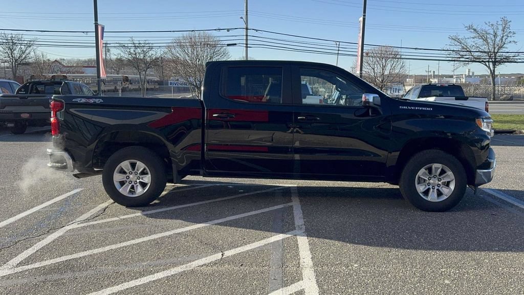 Used 2025 Chevrolet Silverado 1500 LT AWD/4WD image 2