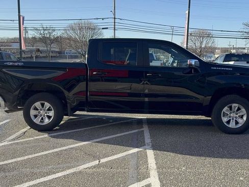 Used 2025 Chevrolet Silverado 1500 LT AWD/4WD image 2