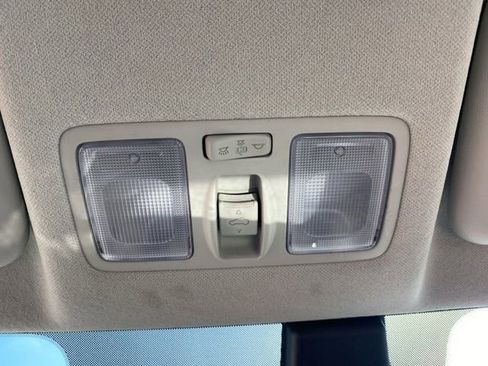 Used 2025 Hyundai Venue SEL FWD image 21