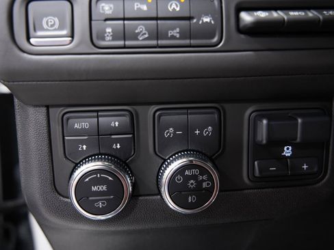 Used 2024 GMC Yukon XL Denali Ultimate AWD/4WD image 35
