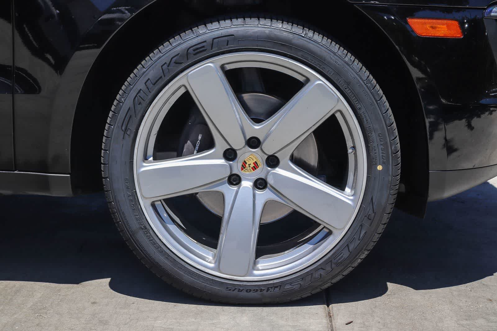 Used 2018 Porsche Macan AWD/4WD image 8
