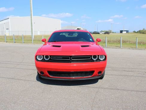 Used 2021 Dodge Challenger SXT RWD image 4