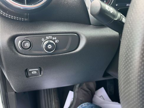 Used 2025 Chevrolet Blazer LT image 13