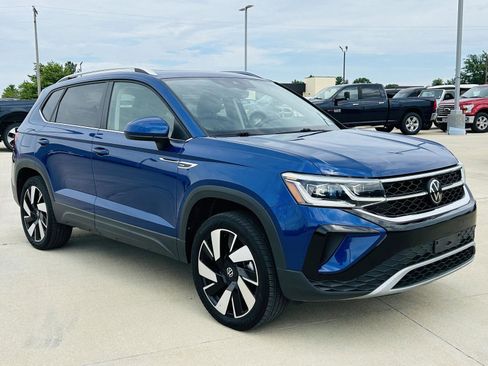 Used 2023 Volkswagen Taos SEL AWD/4WD image 2