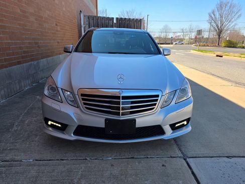 Used 2011 Mercedes-Benz E 550 4MATIC Sedan image 8