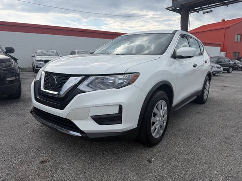 Used 2018 Nissan Rogue S FWD image 2