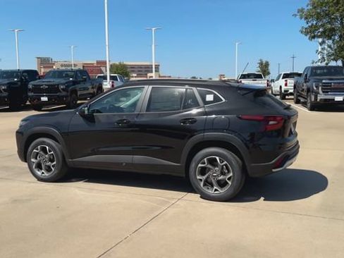 New 2026 Chevrolet Trax LT w/ LT Convenience Package FWD image 7