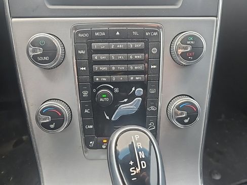 Used 2018 Volvo V60 T5 Cross Country w/ Convenience Package image 10